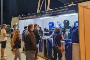 Με το αριστερό... η επιστροφή (Φώτος)