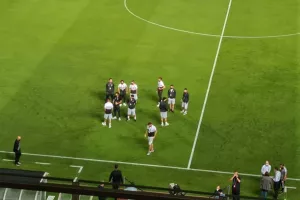Με το αριστερό... η επιστροφή (Φώτος)