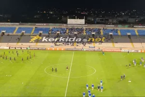Με το αριστερό... η επιστροφή (Φώτος)