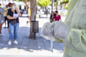Τι αλλάζει με τα δωρεάν rapid για εμβολιασμένους με 1η δόση