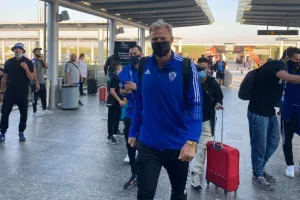 Στο αεροδρόμιο η αποστολή - Τραγούδια οι ΜΑΧΗΤΕΣ! (Φώτος/Βίντεο)