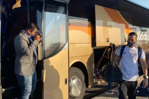 Στο αεροδρόμιο η αποστολή - Τραγούδια οι ΜΑΧΗΤΕΣ! (Φώτος/Βίντεο)