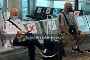 Χαλαρός και σερφάροντας!