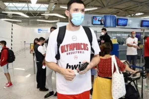«Πέταξε» για τα φιλικά στη Κύπρο, «μέσα» ο Παπανικολάου