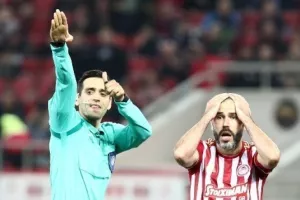 Αποσύρθηκε από τη διαιτησία