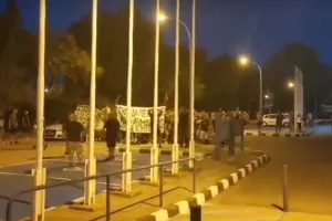 (ΒΙΝΤΕΟ/ΦΩΤΟΣ) Η πορεία διαμαρτυρίας της Θύρα 9