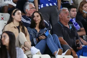 Με το αριστερό... η επιστροφή (Φώτος)