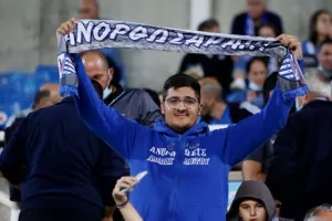 Με το αριστερό... η επιστροφή (Φώτος)