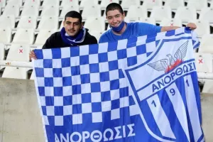 Με το αριστερό... η επιστροφή (Φώτος)