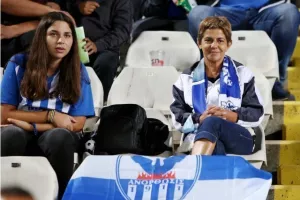 Με το αριστερό... η επιστροφή (Φώτος)