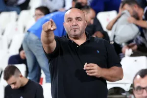 Με το αριστερό... η επιστροφή (Φώτος)