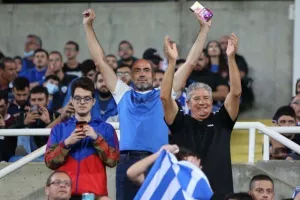 Με το αριστερό... η επιστροφή (Φώτος)