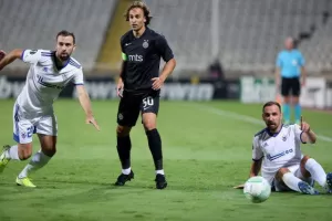 Με το αριστερό... η επιστροφή (Φώτος)