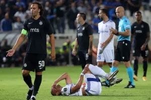 Με το αριστερό... η επιστροφή (Φώτος)