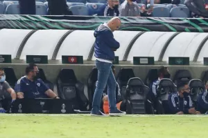 Με το αριστερό... η επιστροφή (Φώτος)