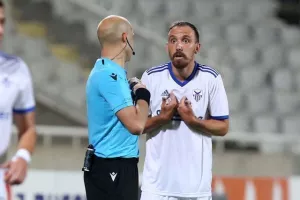 Με το αριστερό... η επιστροφή (Φώτος)