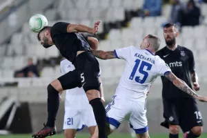 Με το αριστερό... η επιστροφή (Φώτος)