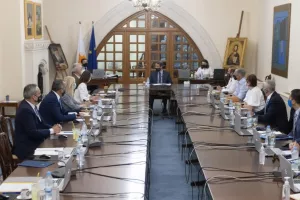 Αποφασίζουν για την 3η δόση 