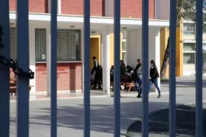 Επεισόδιο σε Λύκειο: Χειροπέδες σε 2 μαθητές - Ένας τραυματίας