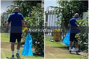 Ο κόουτς μετά το τέλος/ Πήρε σακούλα και ξεκίνησε καθάρισμα! (Φώτος)