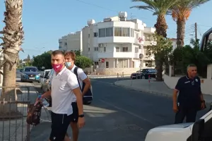 ΦΩΤΟΣ/Στο γήπεδο οι βυσσινί