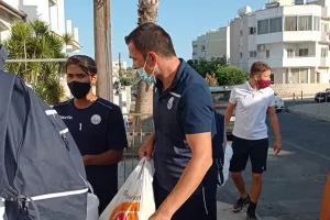 ΦΩΤΟΣ/Στο γήπεδο οι βυσσινί