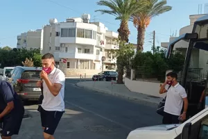 ΦΩΤΟΣ/Στο γήπεδο οι βυσσινί