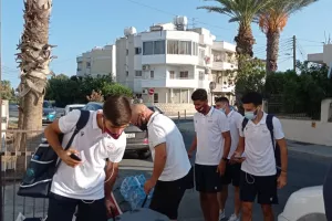 ΦΩΤΟΣ/Στο γήπεδο οι βυσσινί