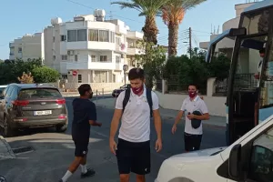 ΦΩΤΟΣ/Στο γήπεδο οι βυσσινί