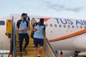 Η άφιξη της Εθνικής στην Μπρατισλάβα (βίντεο)