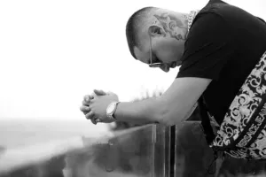 Νεκρός σε τροχαίο ο δημοφιλής τράπερ Mad Clip