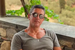 Mε φόντο τον Παρθενώνα