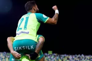 “Τρίσκο” λαμπρός την οδηγεί! 