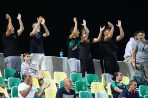 “Τρίσκο” λαμπρός την οδηγεί! 