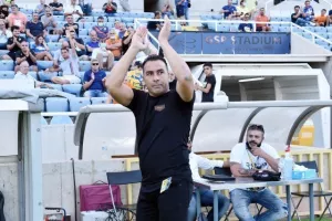 Μέσα ο Σωφρόνης, χειροκρότημα οι ΑΠΟΕΛίστες