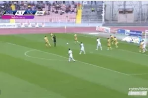 "Ποια αόρατη δύναμη μιλάει στον διαιτητή;" (ΝΕΟ από Ν.Πετεβίνο)