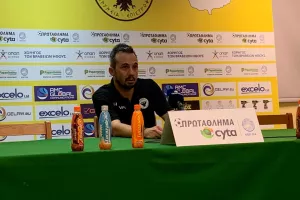 "Προσπαθούμε να τις συναγωνιστούμε με το μικρό μας ποδηλατάκι..."