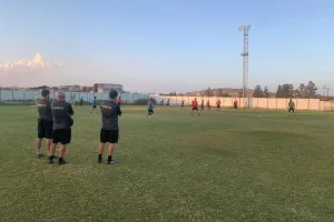 ΦΩΤΟΣ/Συνέχισαν για Νέα Σαλαμίνα