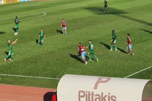 Την κέρδισε στο σπίτι της, την έπιασε στην κορυφή! (φώτος)