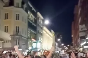(ΒΙΝΤΕΟ/ΦΩΤΟΣ) Ομονοιάτικο... πάρτι στην Ελβετία