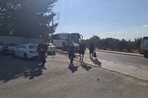 (Φώτος/βίντεο) Άφιξη και ΧΑΜΟΣ από τους ΑΕΛίστες! 