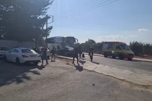 (Φώτος/βίντεο) Άφιξη και ΧΑΜΟΣ από τους ΑΕΛίστες! 