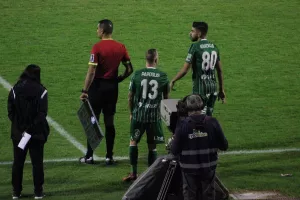 ΔΙΠΛΗ από Μπεργκ