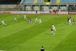 Μπαλάρα... αλλά αγχωτική νίκη για ΕΝΠ