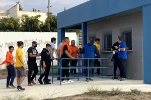 Παίρνει... γαλαζοκίτρινο χρώμα το ΜΑΚ! (φώτος)