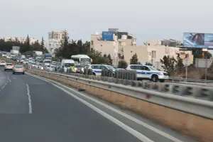 Χάος και ουρές χιλιομέτρων στο highway λόγω καραμπόλας