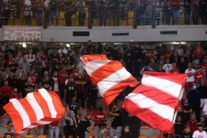 Το ΣΕΦ στο ενός λεπτού σιγή στη μνήμη του Ντούσαν Ίβκοβιτς