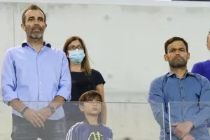 Στο γήπεδο χωρίς... παντόφλες!