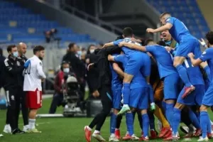 Το χειρότερο κοουτσάρισμα του Φαν'τ Σχιπ και μια Εθνική που αρνείται να το βάλει κάτω