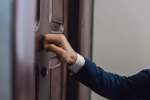 Απογραφή από πόρτα σε πόρτα: Αυτές τις ερωτήσεις θα σας κάνουν